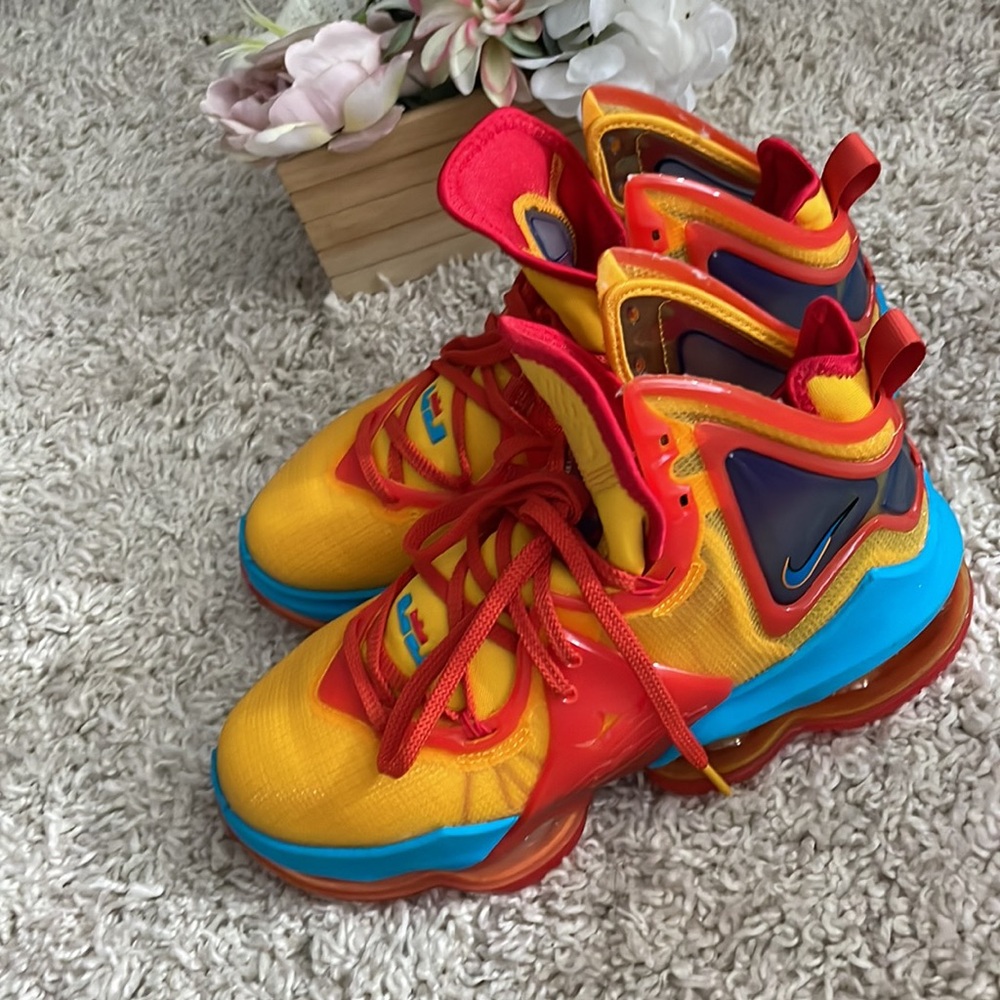 Nike LeBron 19 Shoes Tune Squad Space Jam  Size 7.5 Yellow Orange